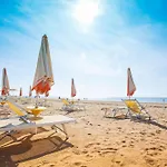 דירה Comfortable Seafront ביביונה